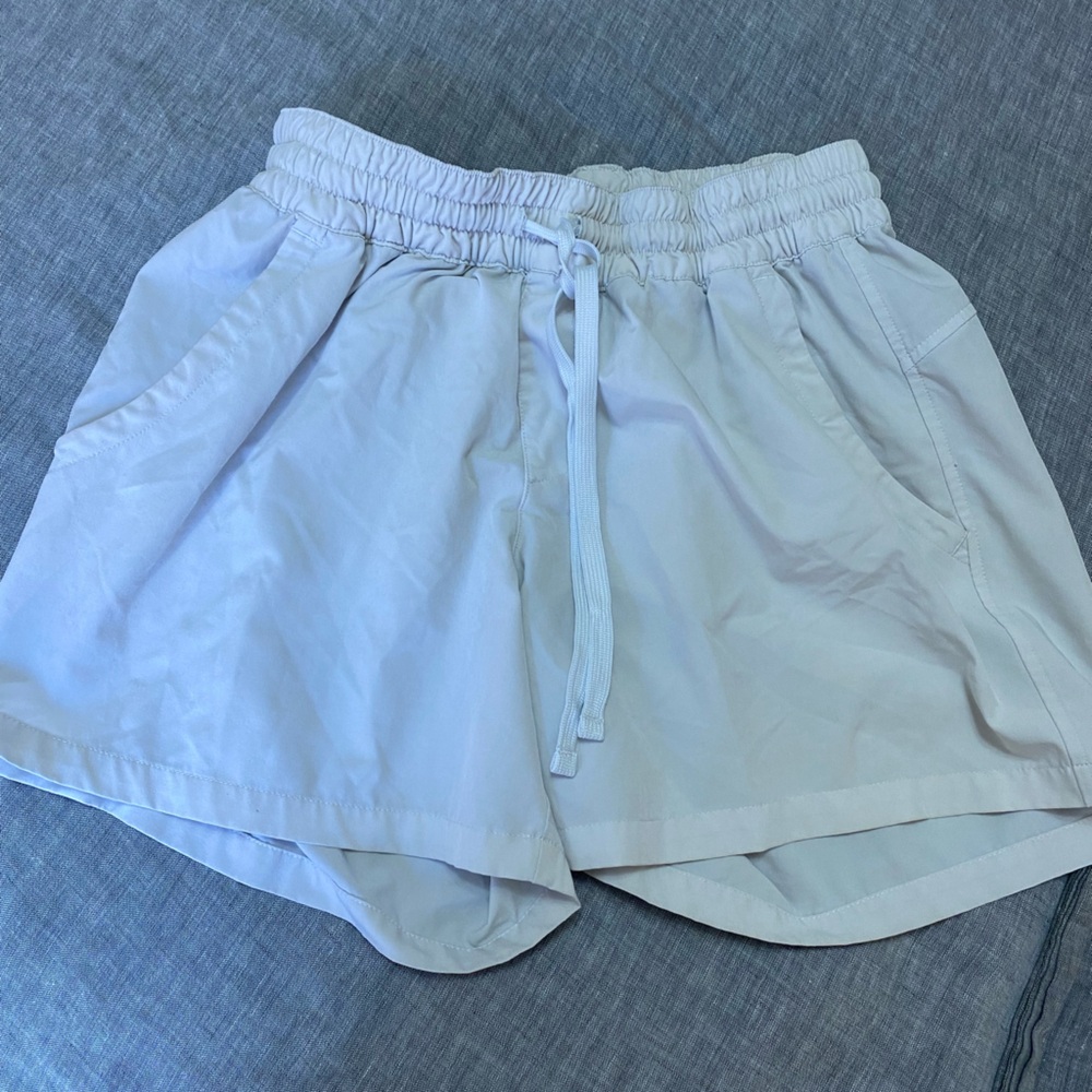 Men’s White Elastic Waist Shorts